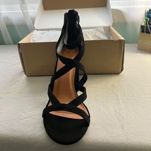 Black strappy heels nwb
